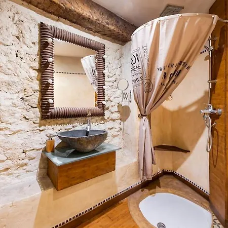 Appartement Dans Un Atelier D'artiste Apt